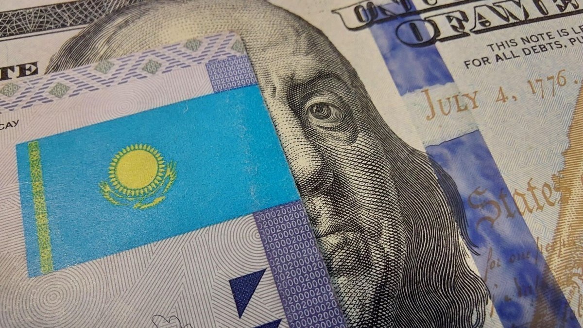 Названы официальные курсы валют на 2-4 сентября