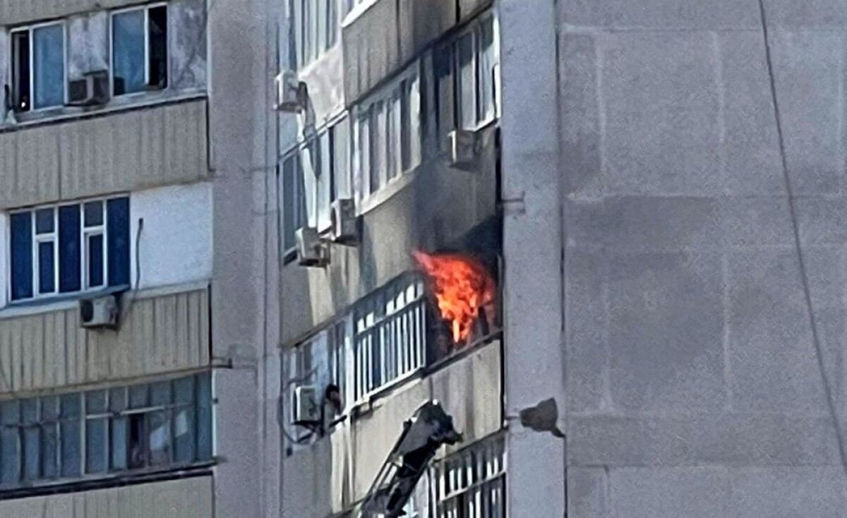 В жилом доме в Актау возник пожар