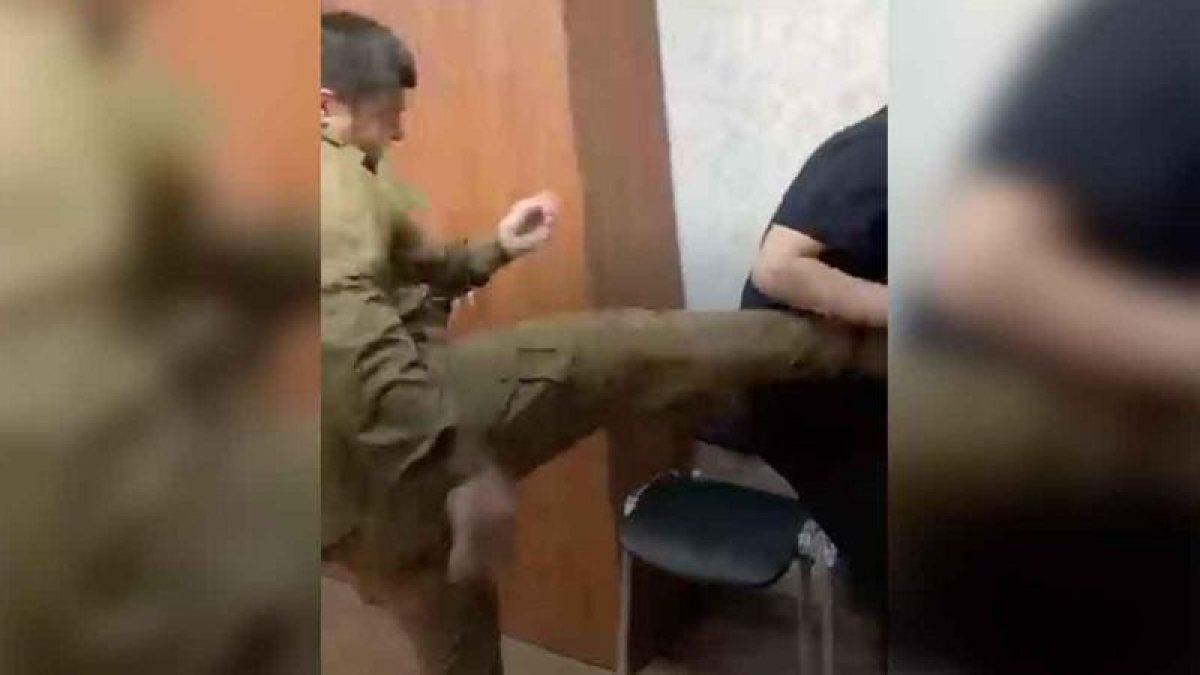 Полный беспредел – юристы про видео, где сын Кадырова избивает обвиняемого в сожжении Корана
