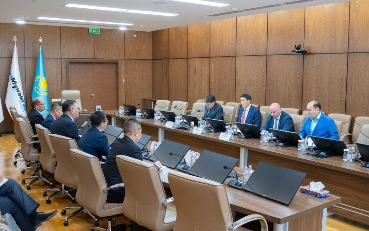Китай планирует помочь нарастить объемы переработки казахстанской нефти