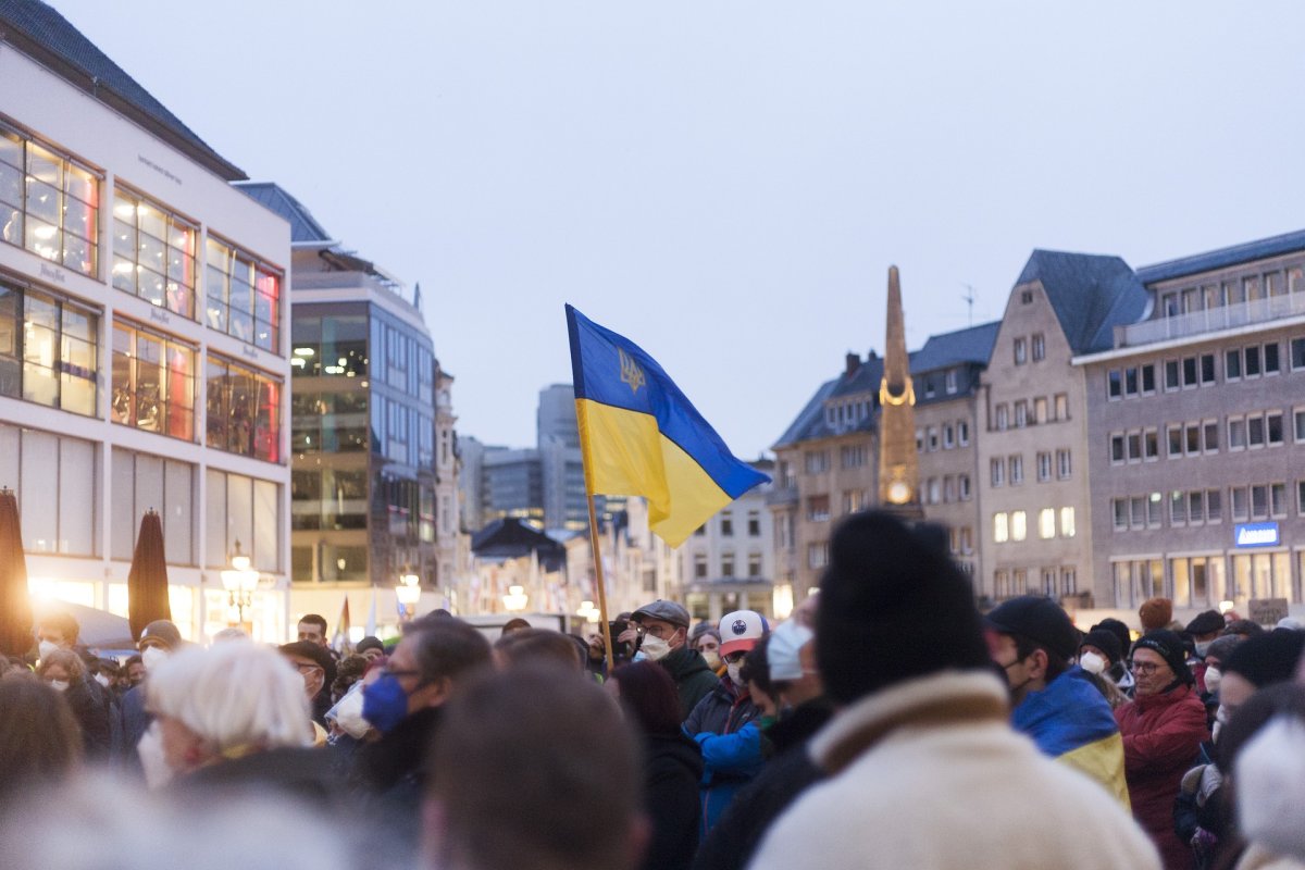 Второй дом: ЕС продлил для украинцев статус беженцев до 2025 года