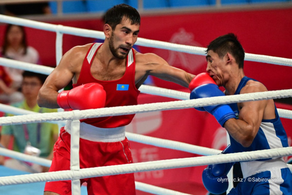 Казахстанский боксер нокаутировал чемпиона мира из Узбекистана