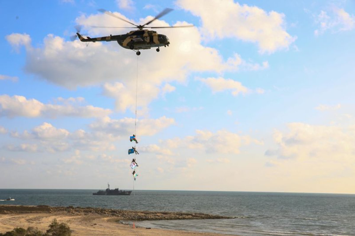 Казахстан и Азербайджан провели совместные военно-морские учения