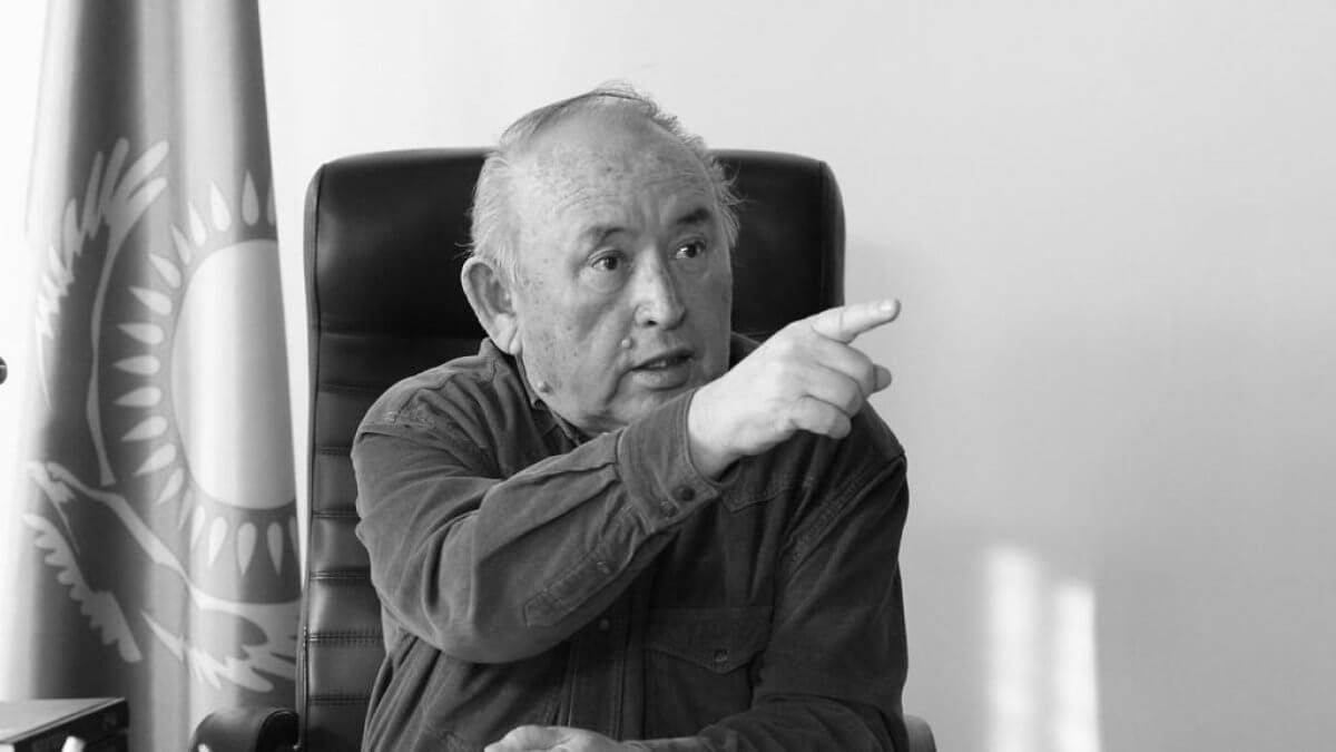 Умер поэт Несипбек Айтулы
