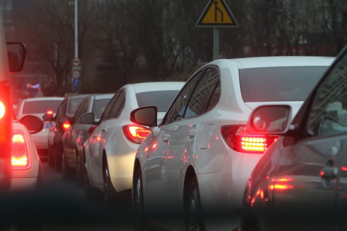 Алматы перегнал Латвию, но только по количеству автомобильного трафика