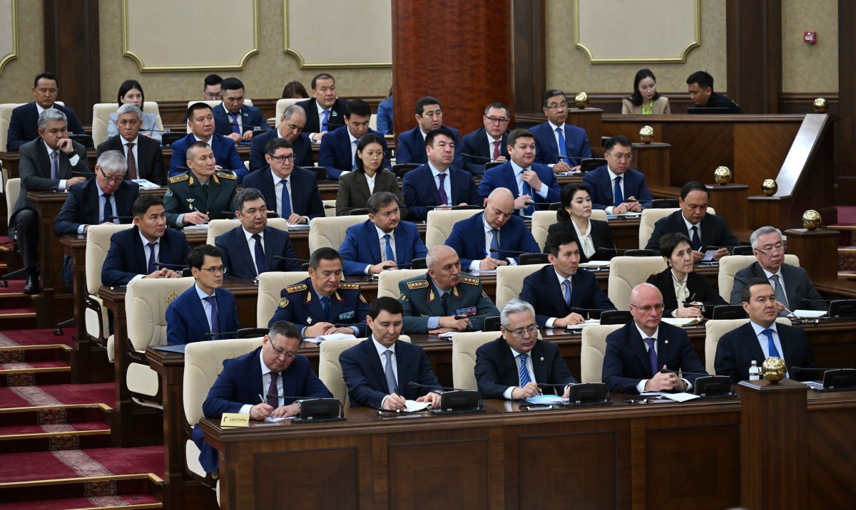 Уважительная причина: некоторых чиновников освободят от общения с народом