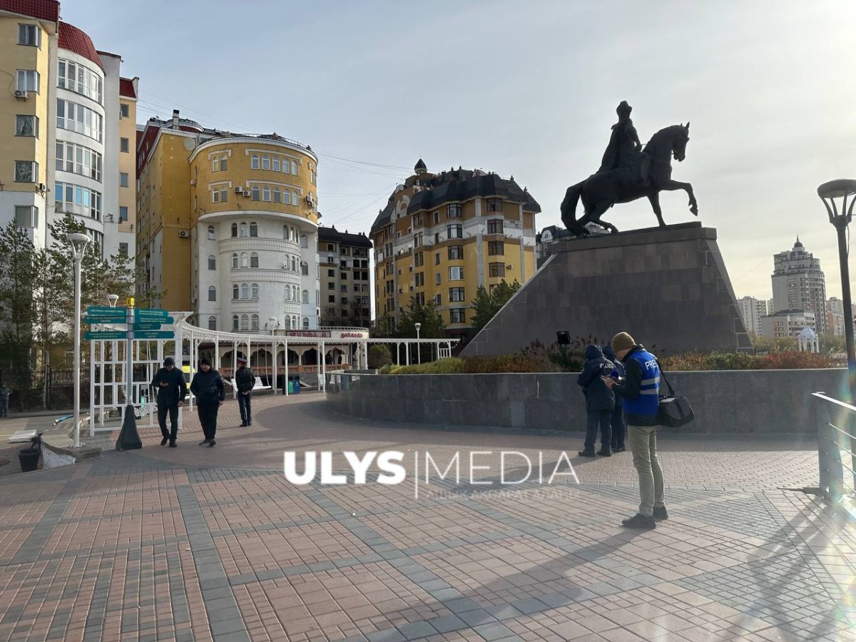 Сбор силовиков и задержания в ожидании митингов: что происходит в Алматы и Астане