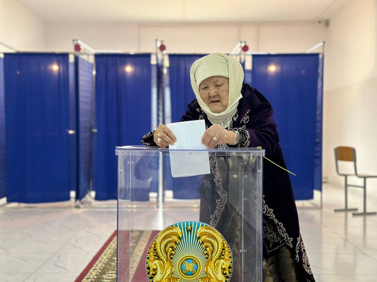 101-летняя казахстанка проголосовала на выборах акима в Мангистауской области