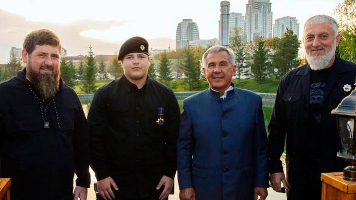 Сын Кадырова в 15 лет получил "ответственную должность" в службе безопасности отца