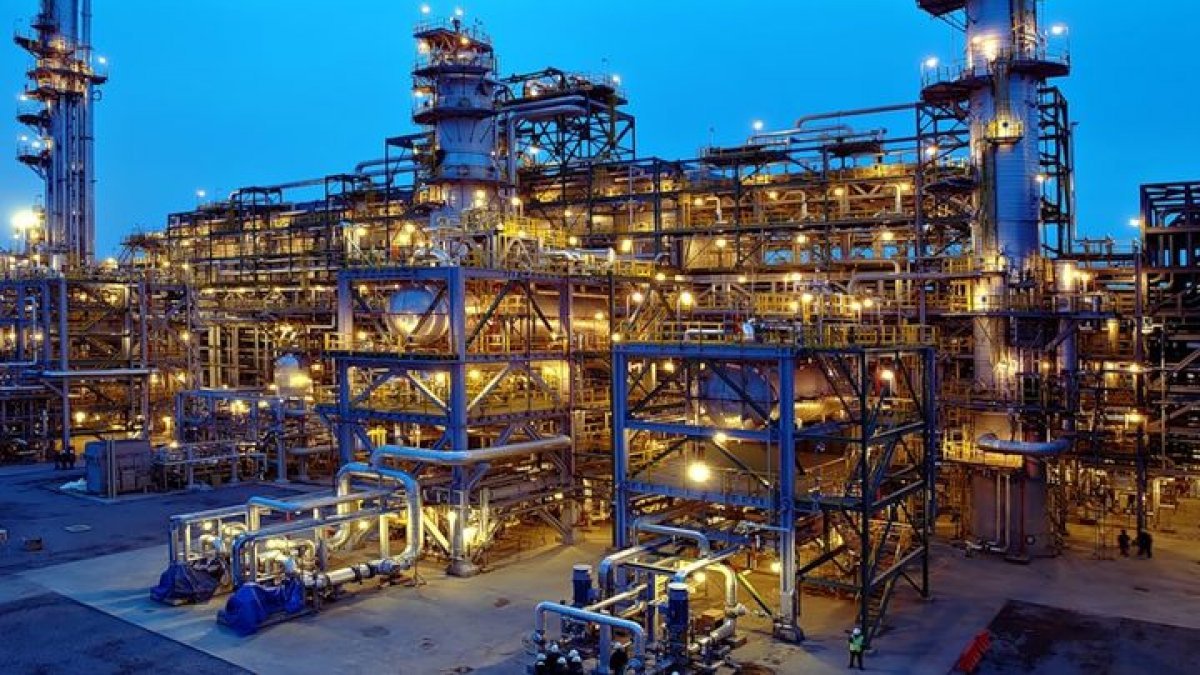На месторождении Тенгиз произошла утечка нефти