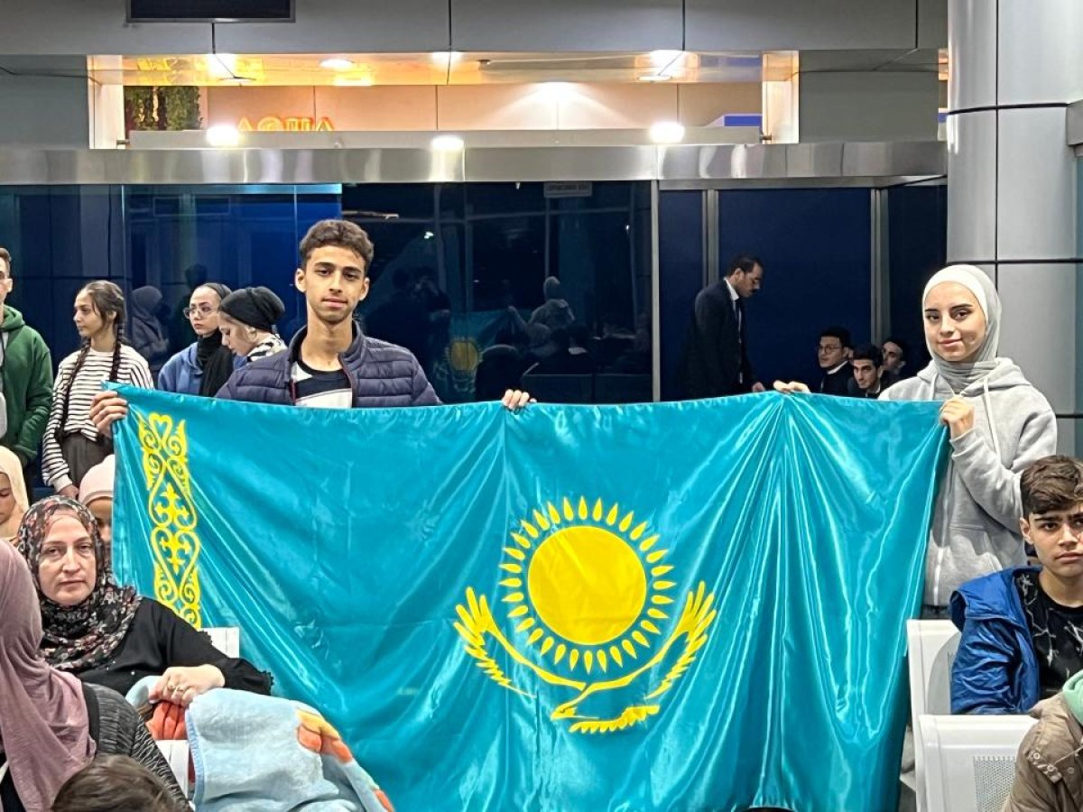 Казахстанцы с семьями из сектора Газа прибыли в Алматы