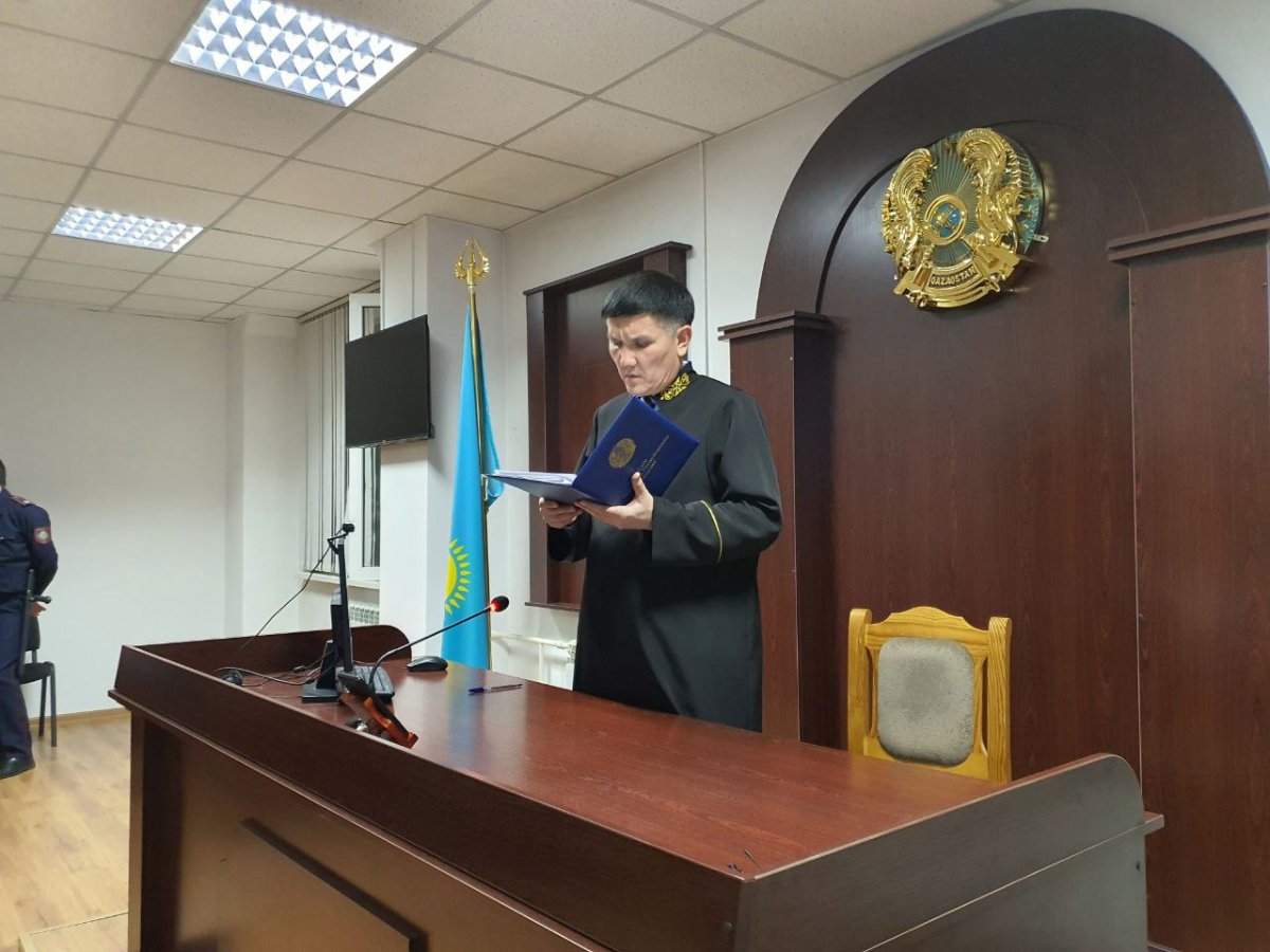 Требовали $50 тысяч с известного доктора: в Павлодаре осудили подполковников УБОП