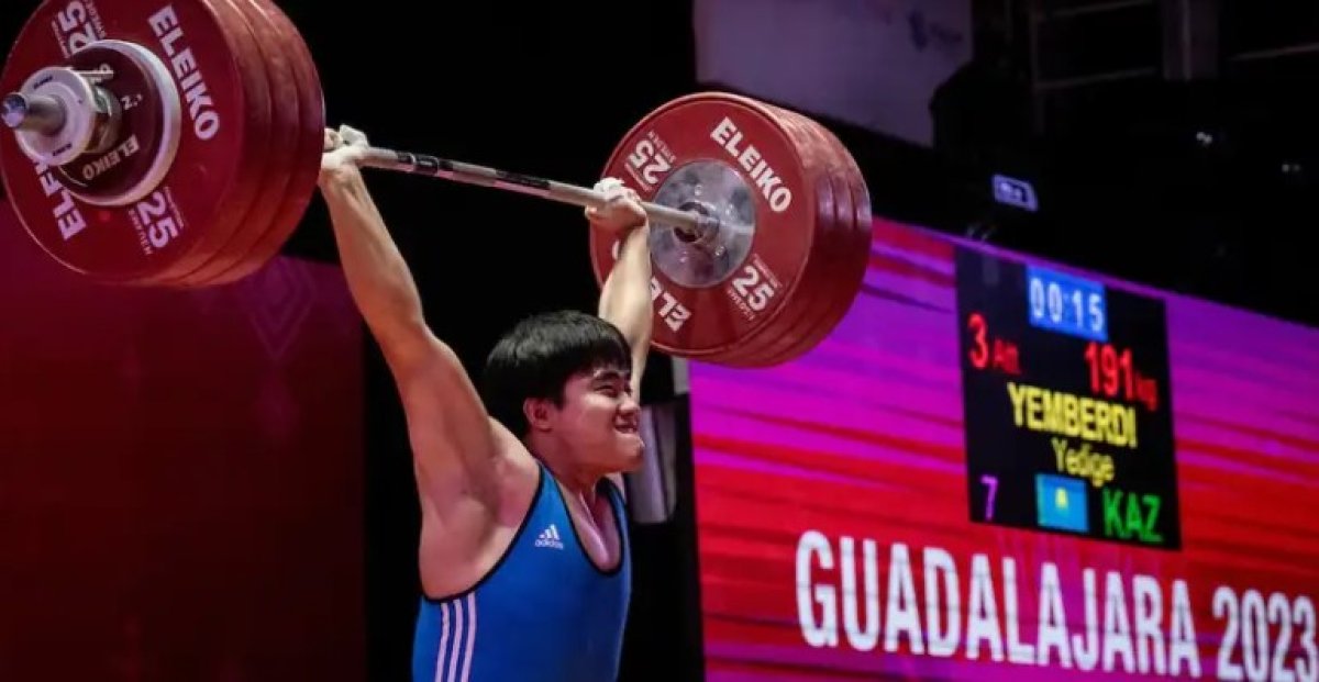 Золотой рывок: казахстанский тяжелоатлет произвёл фурор на чемпионате мира в Мексике