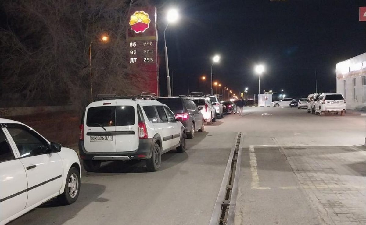 Автовладельцы из Актау жалуются на дефицит газа
