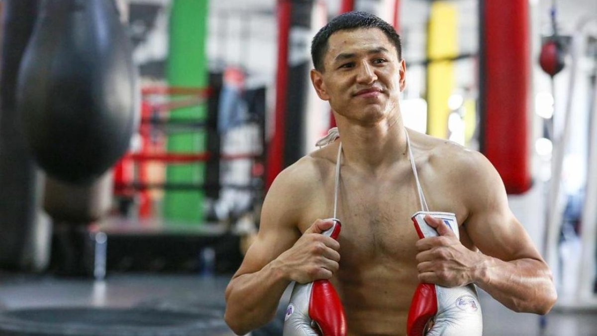 Непобежденный казахстанец Тураров завоевал титул WBA Gold