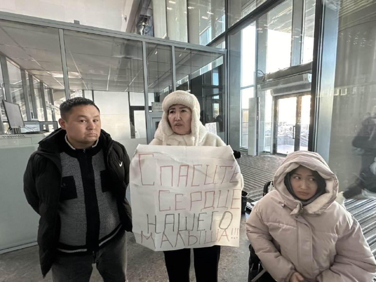 «Отвезти ребенка в Италию, пока не умер»: недовольные здравоохранением люди собрались в Астане