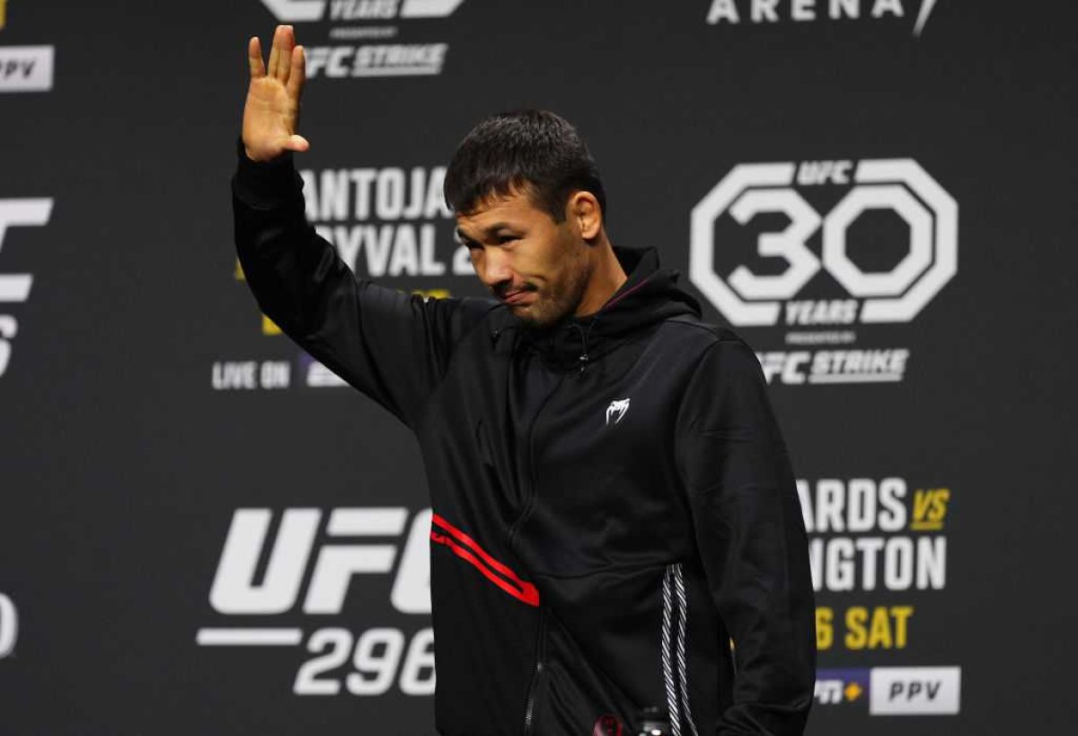 Скандальный боец UFC назвал Рахмонова "дерьмовой крысой"