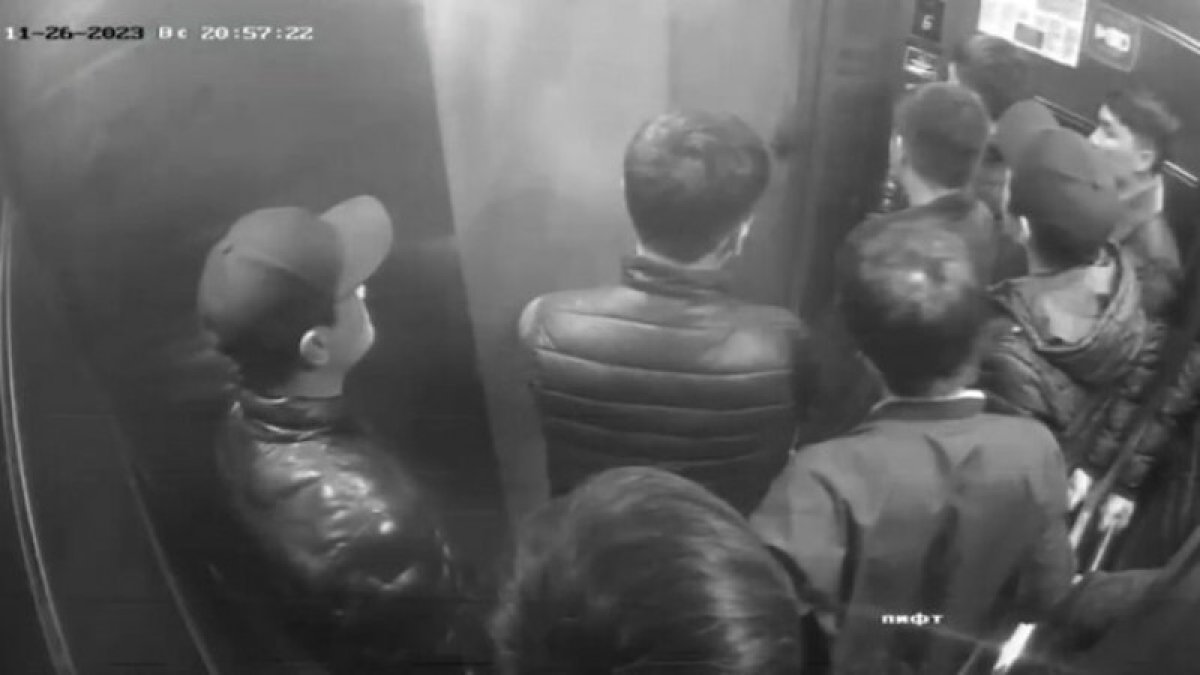В Шымкенте лифт с людьми сорвался с девятого этажа