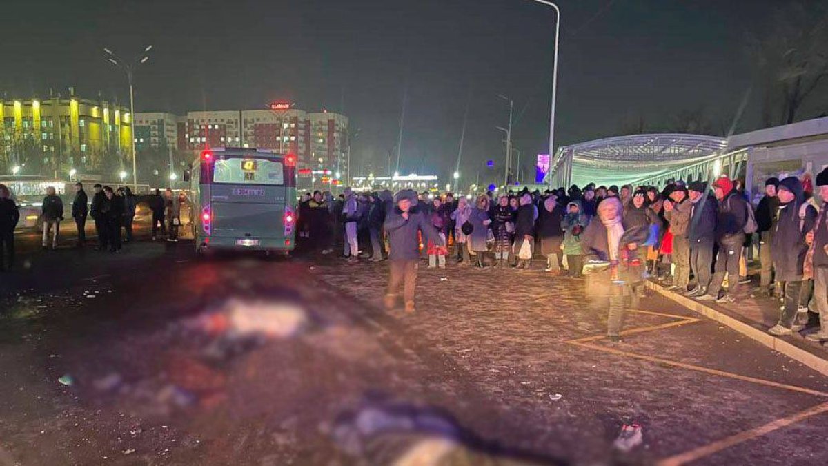 Пассажир ударил водителя: шокирующие подробности страшного ДТП в Алматы