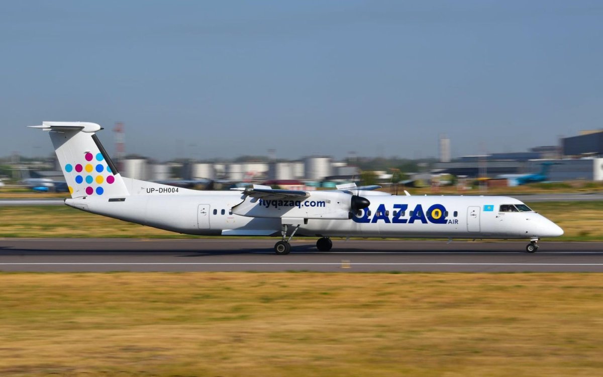 Самолёт Qazaq Air вернулся в Астану, не долетев до Костаная