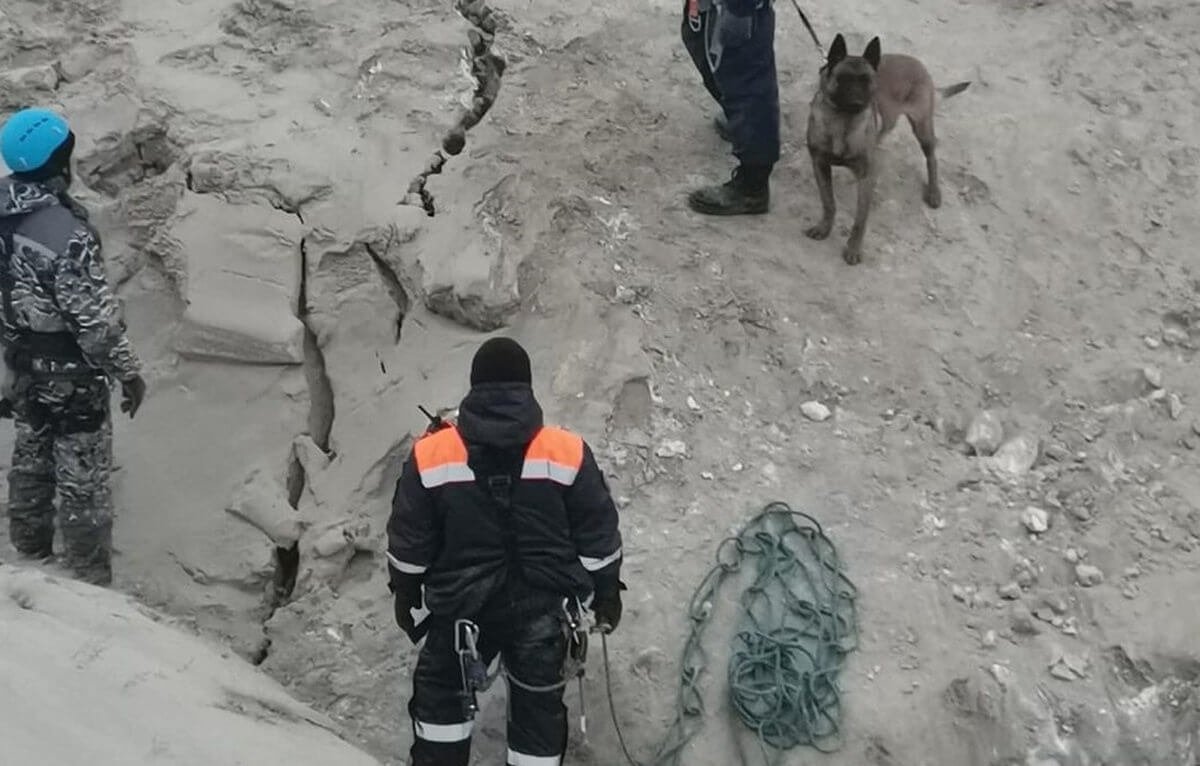 ЧП на руднике "Майкаинзолото": к поискам автобуса с людьми подключились кинологи