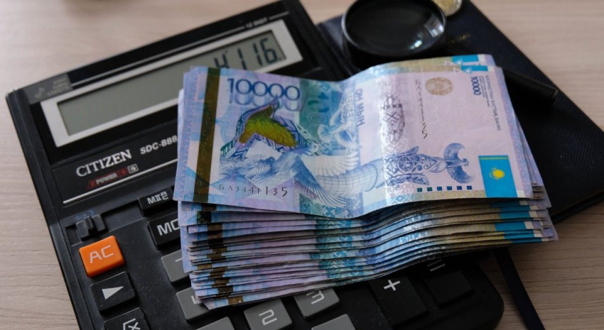 Каким специалистам в Казахстане готовы платить почти 1 млн тенге в месяц
