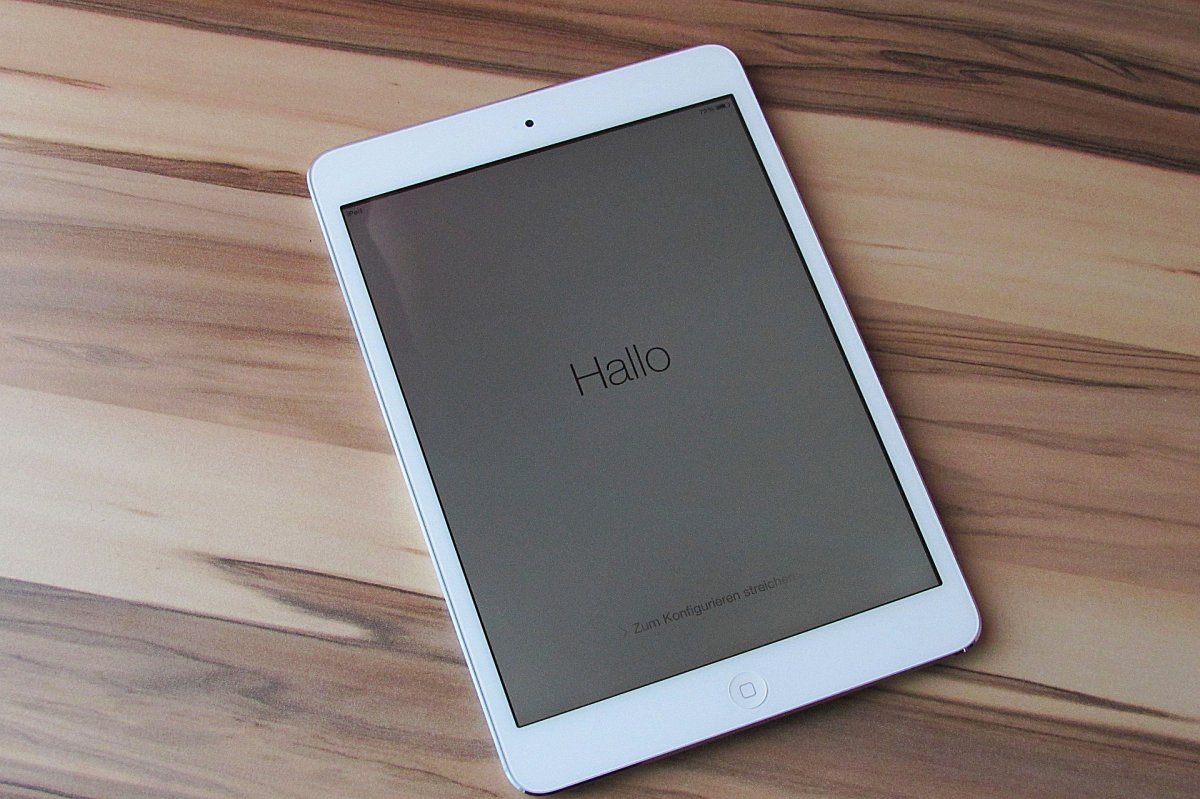 Заблокированный iPad подарили сироте на президентской ёлке в Алматы