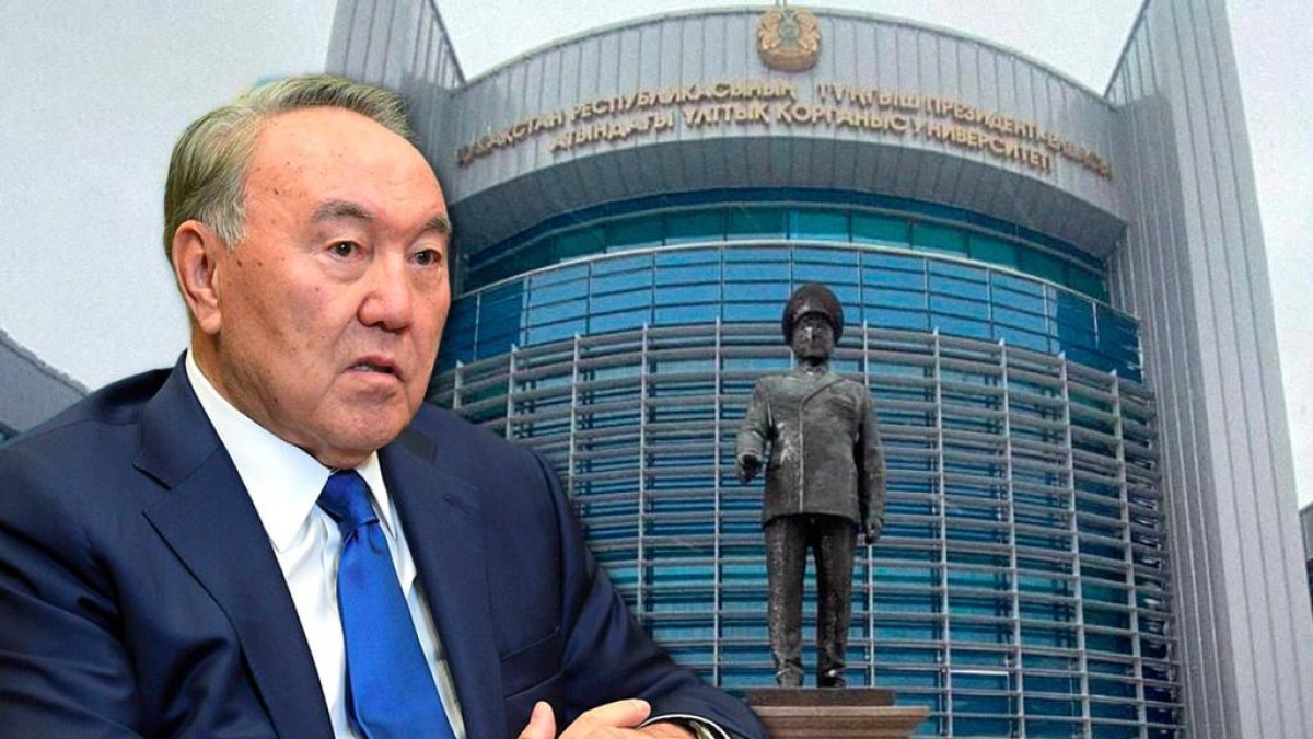 Памятник Нурсултану Назарбаеву убрали в Астане