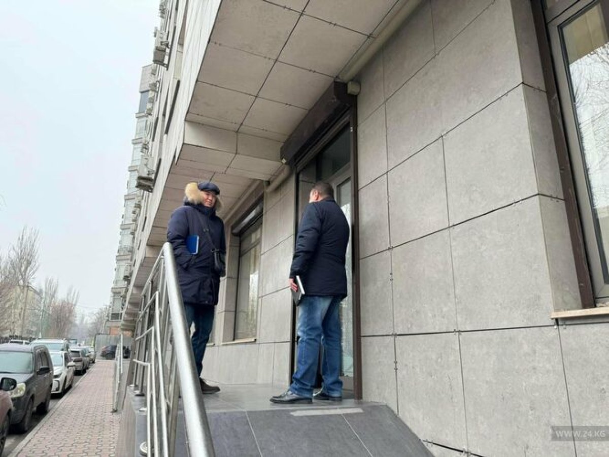 В домах нескольких журналистов Кыргызстана прошли обыски