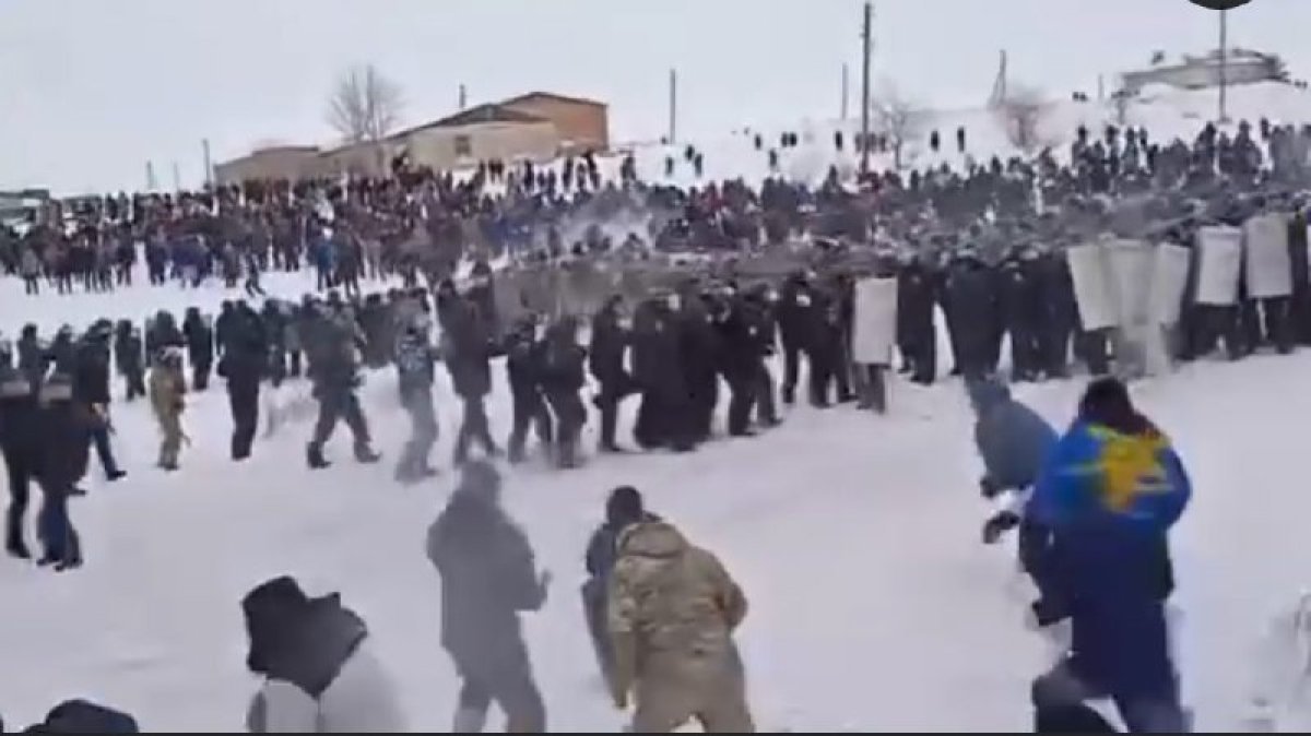Столкновения протестующих и полиции начались в Башкирии после приговора активисту
