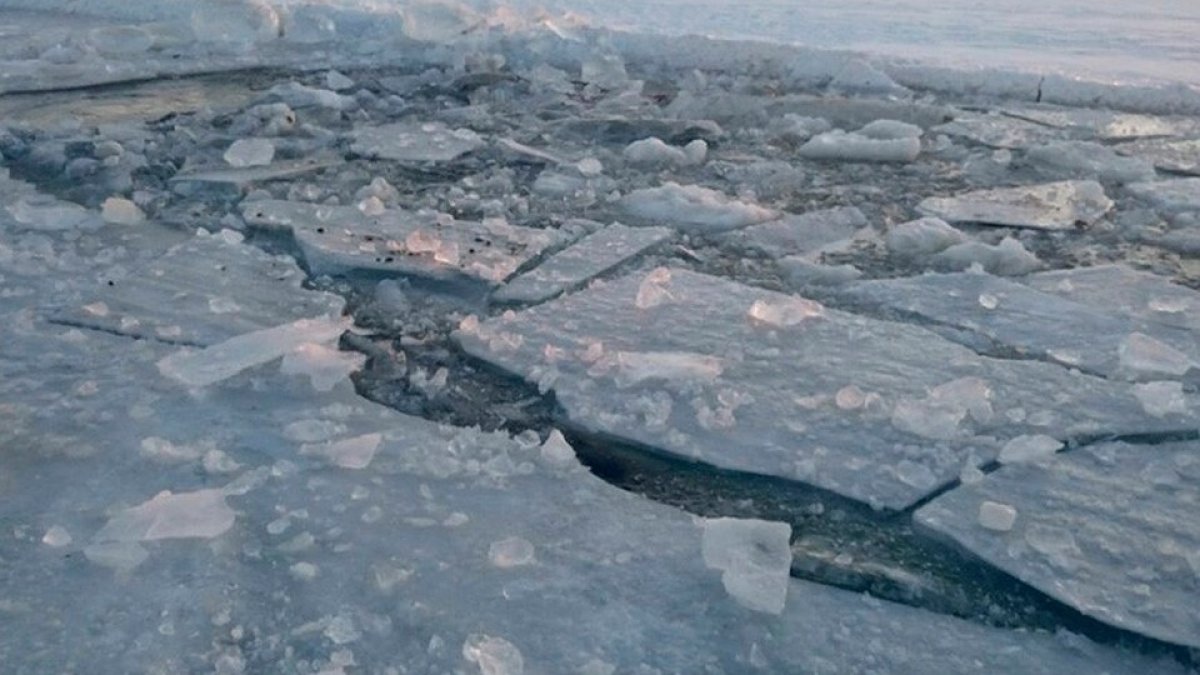 В Кызылорде подростки провалились под лед