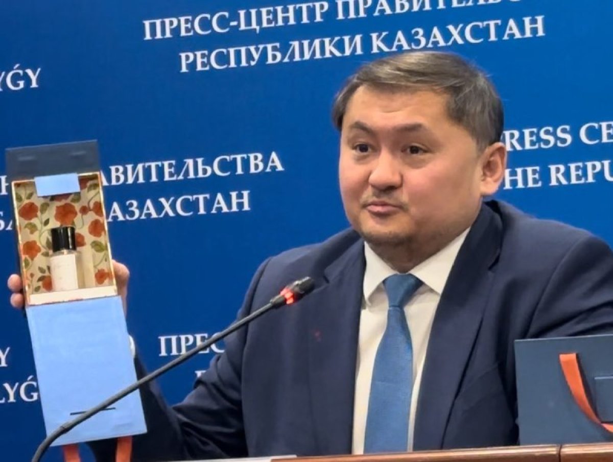 В Казахстане создали отечественные духи: новый продукт представил министр науки