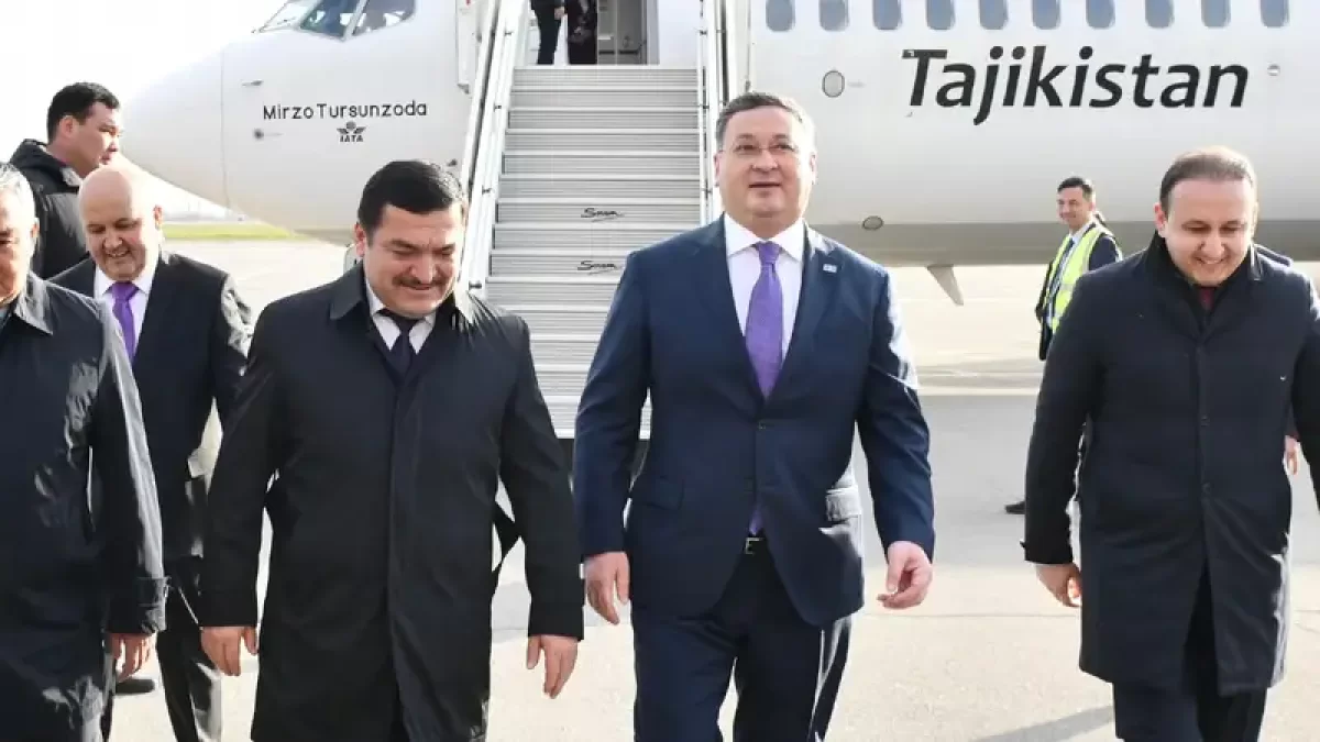 Глава МИД РК прибыл в Таджикистан