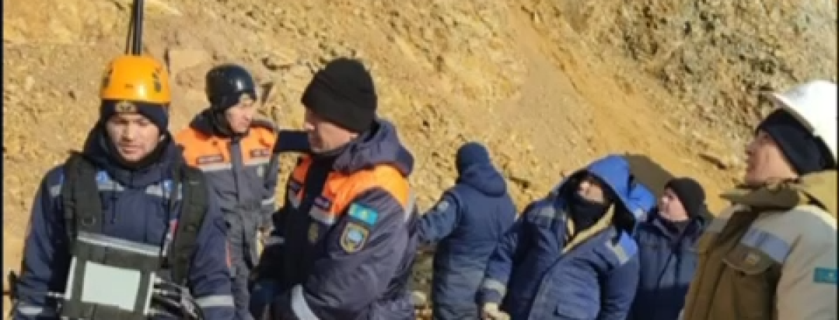 На месте обвала в «Майкаинзолото» возросла угроза для жизни спасателей