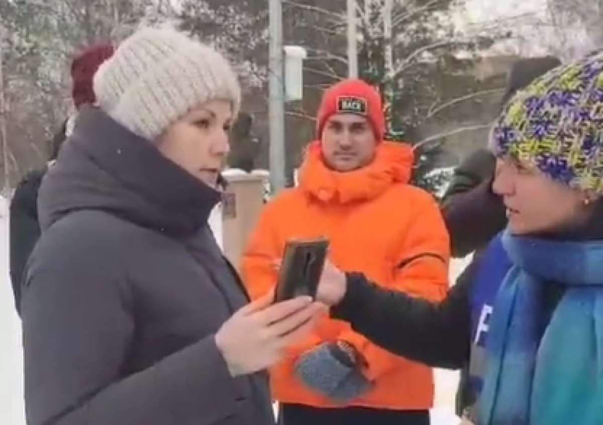 В Костанае во время пикета против бытового насилия возник скандал