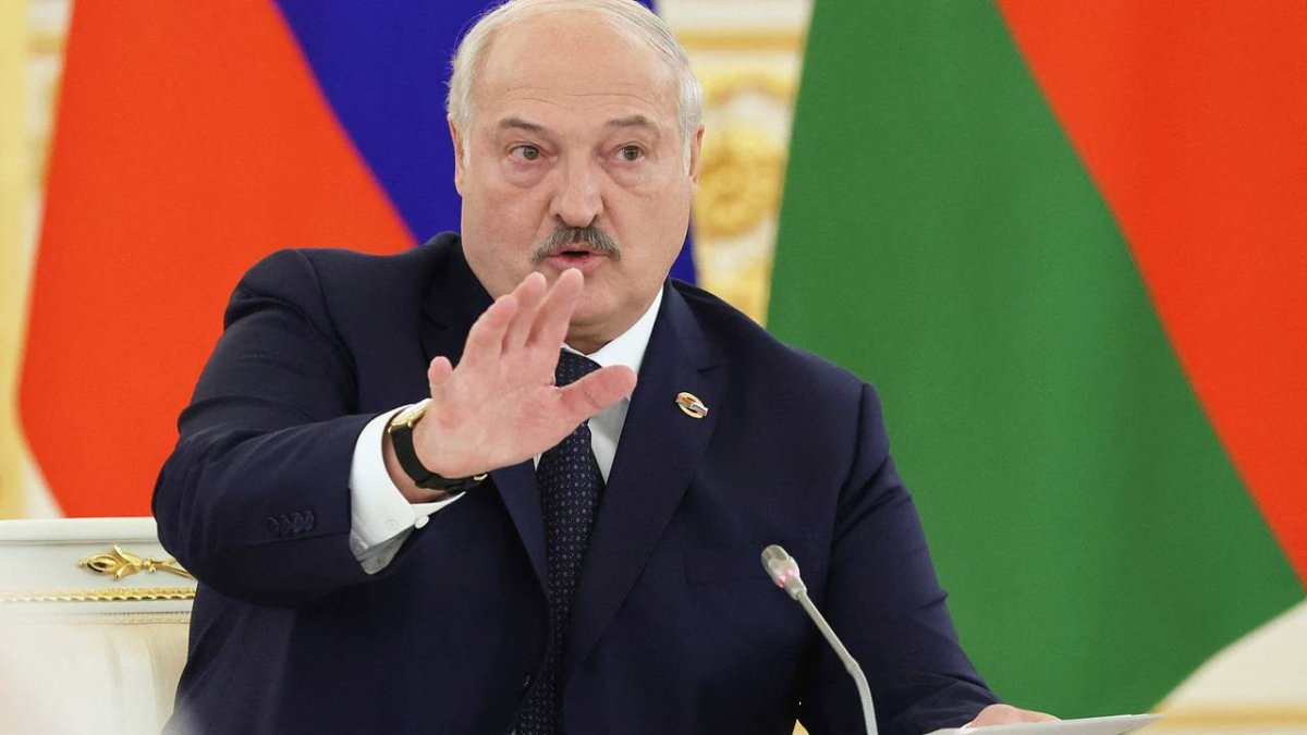 Лукашенко разрешил военным Беларуси стрелять в граждан