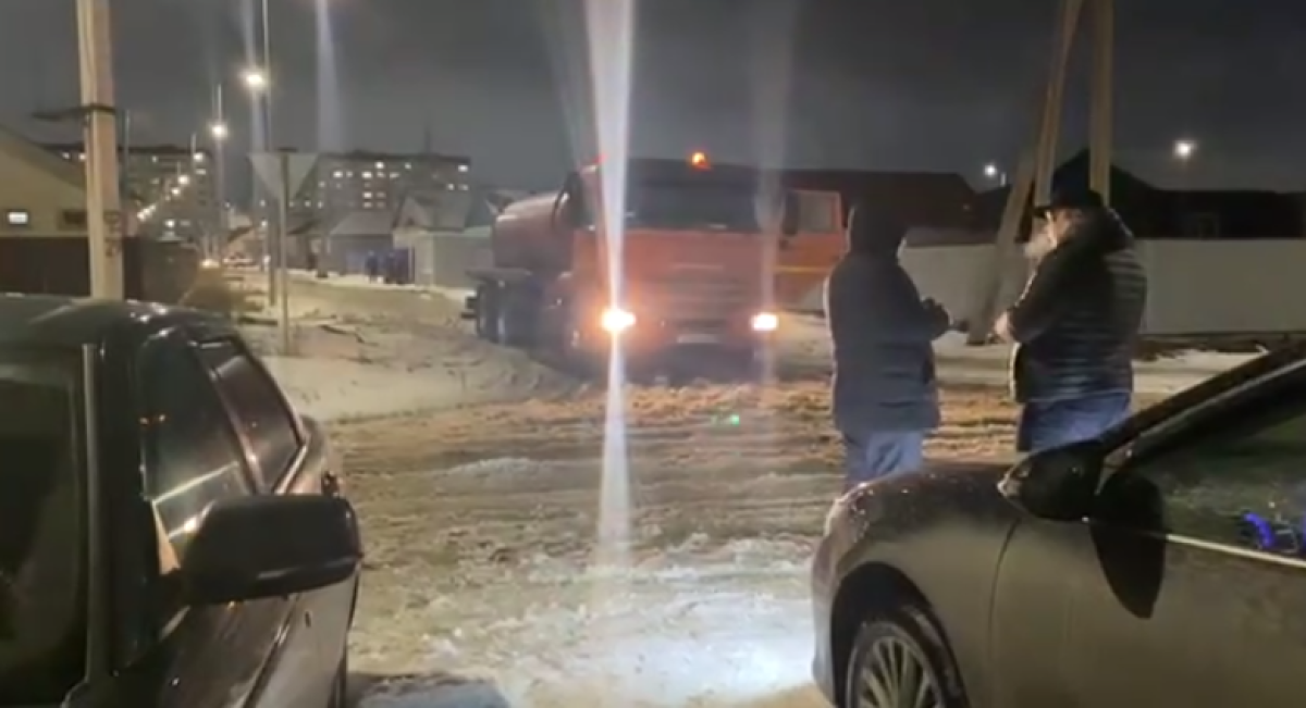 В Атырау затопило улицы