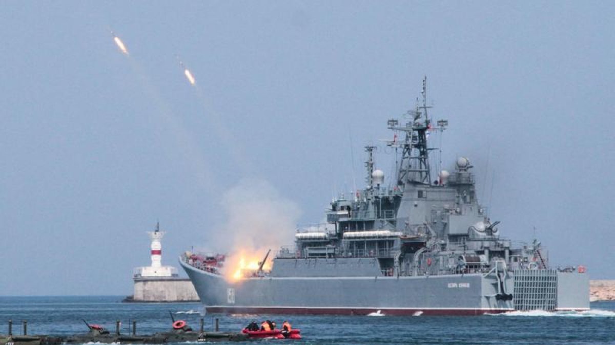 ВСУ уничтожили в Чёрном море российский корабль: что известно о судьбе экипажа