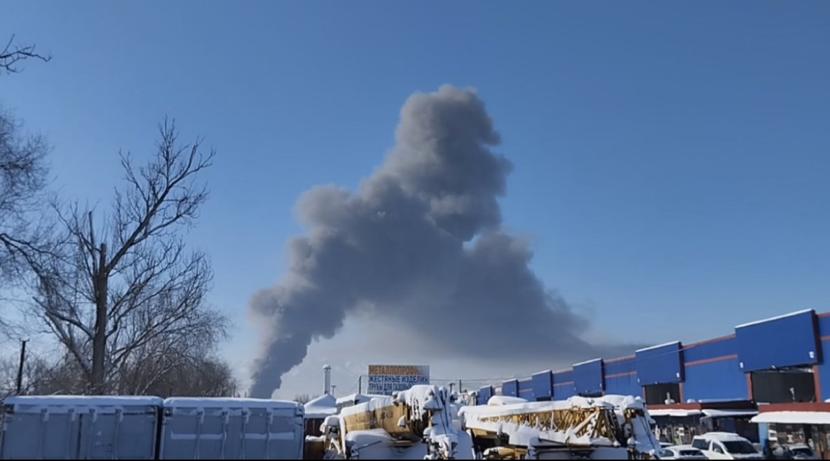 В Алматы снова горит барахолка