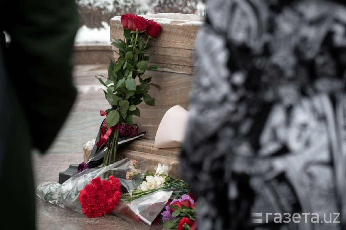 Мемориалы и реакции местных общественных деятелей на смерть Навального: обзор узбекской прессы