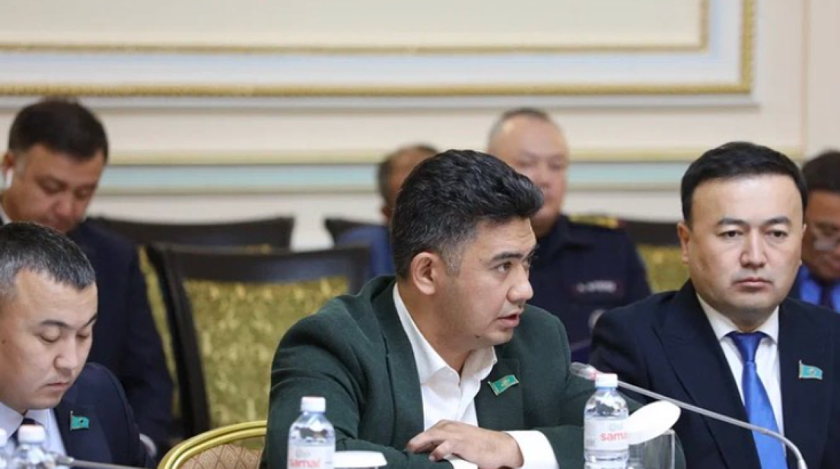 Мат на сессии маслихата: депутата не оштрафовали