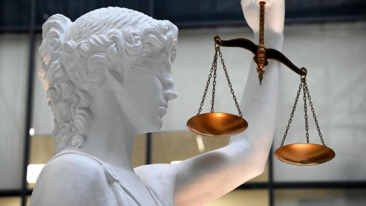 11 лет тюрьмы дали адвокату в Астане