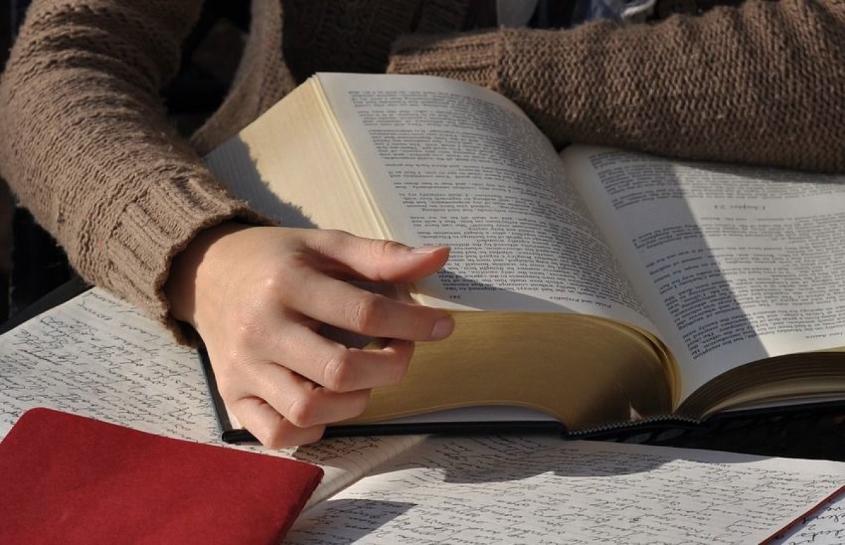 Какие книги нужно читать людям, интересующимся политикой и экономикой