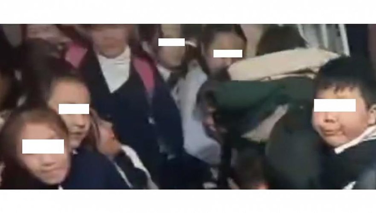 В Алматы директора школы уволили из-за давки детей