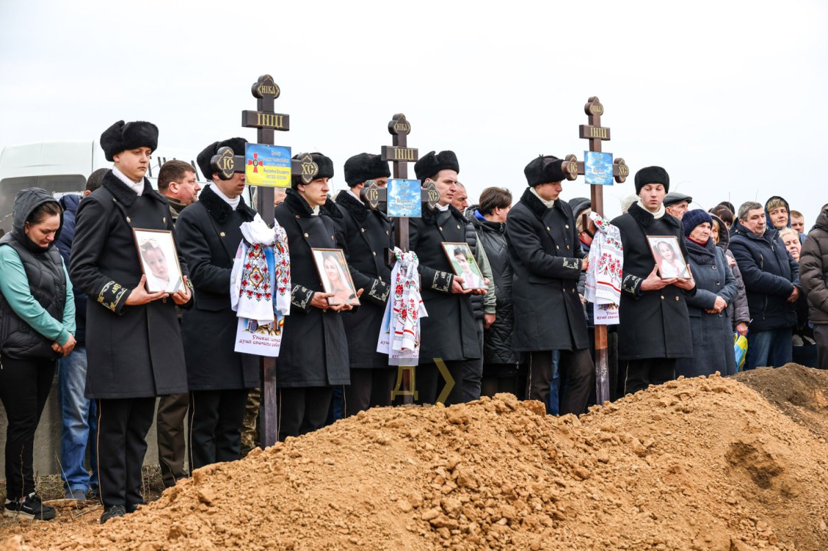В Одессе похоронили жертв российского обстрела, в том числе многодетную семью