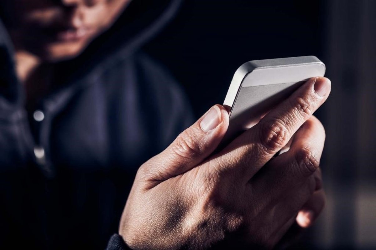 Опасный телефон: Нацбанк заявил о мошенничестве через WhatsApp