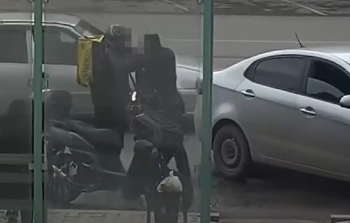 Разборки водителя и курьера в Актау шокировали Казнет (видео)