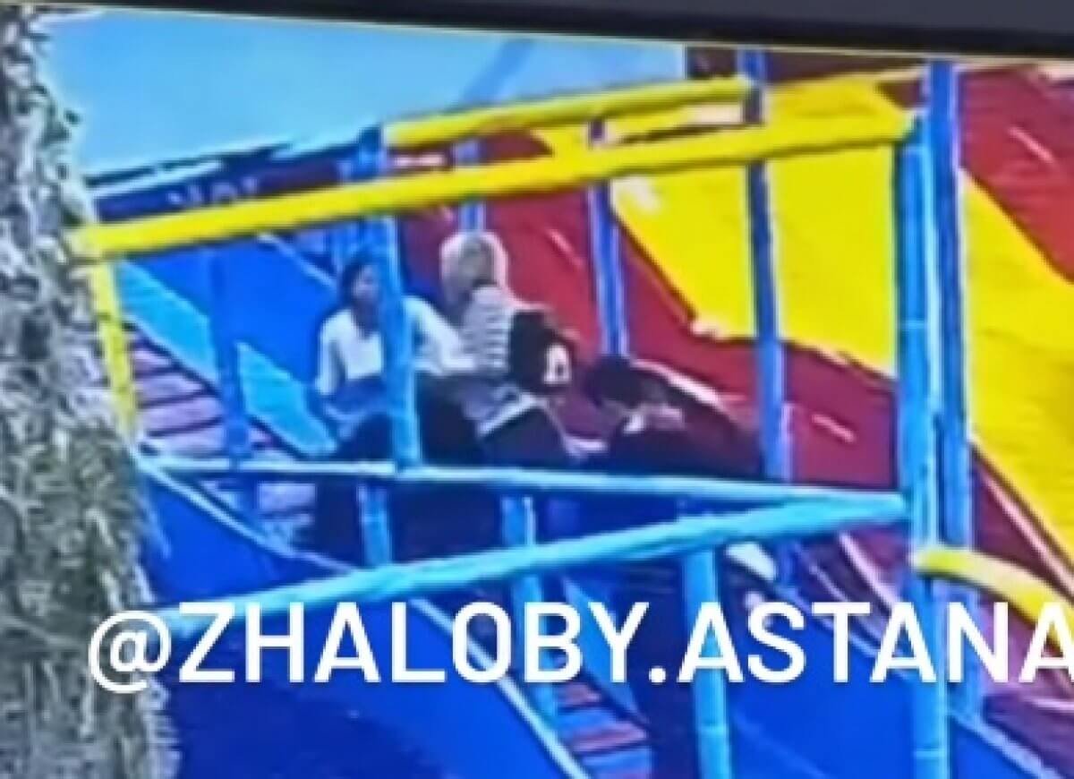 Видео шокировало Казнет: в Астане женщины подрались из-за детской ватрушки