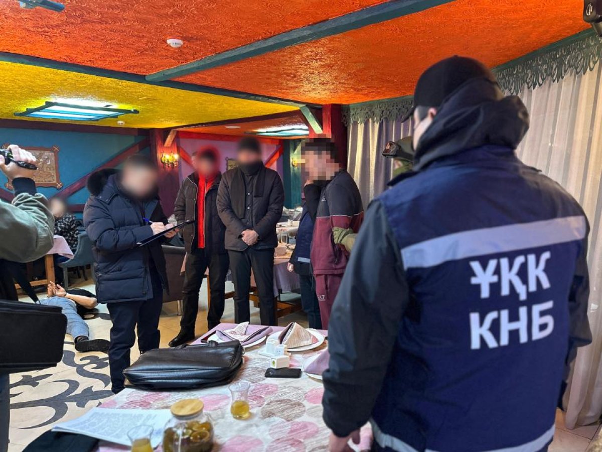 Работали под «ворами в законе»: вымогателей задержали в Акмолинской области