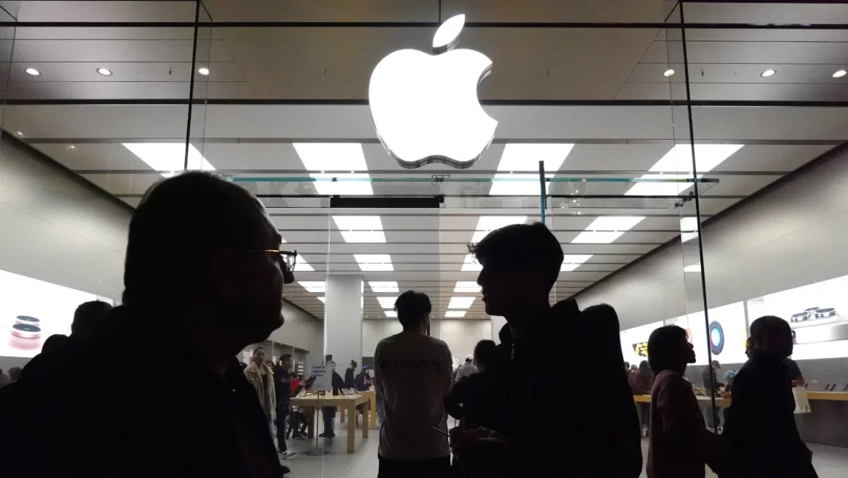 "Монополизация рынка смартфонов": Минюст США подал иск против Apple